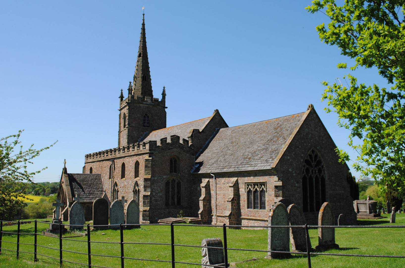 Английская деревенская церковь