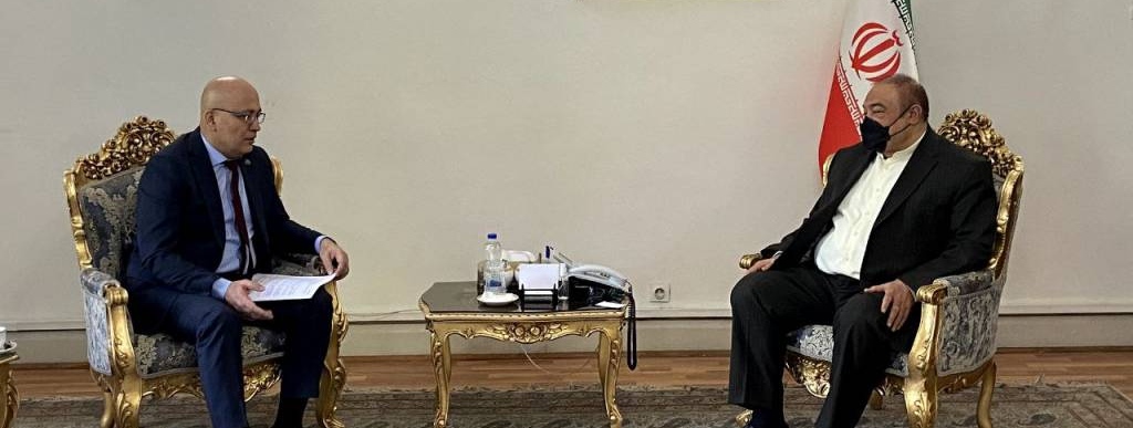 Заместитель министра иностранных дел Узбекистана Фуркат Сидиков и заместителем министра иностранных дел Ирана по экономическим вопросам Мехди Сафарий
