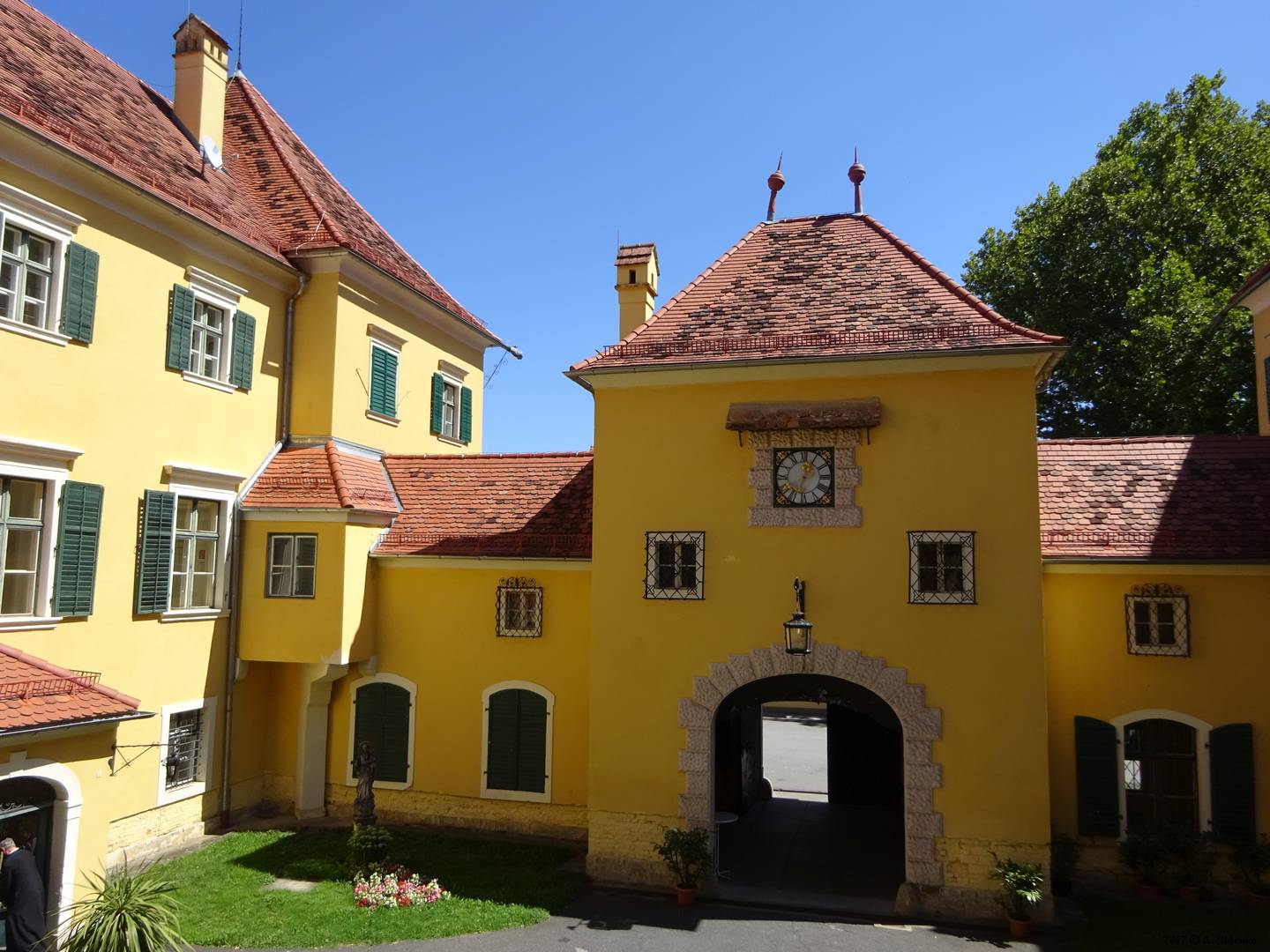 Замок Лаубэгг — портал изнутри. Рагнитц, Южная Штирия, Австрия