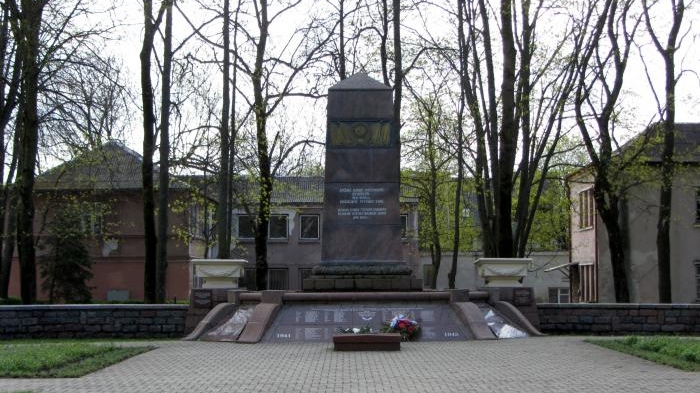 Памятник советским воинам в городе Паланга. Литва