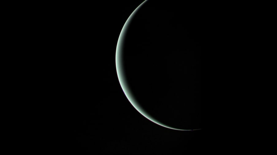  Фото Урана, сделанное «Вояджером-2» во время «отбытия» к Нептуну
