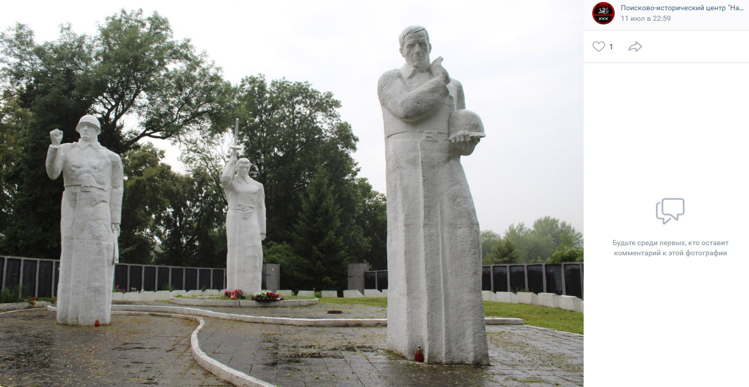 Мемориальный комплекс на братской могиле советских воинов в поселке Корнево Багратионовского района Калининградской области