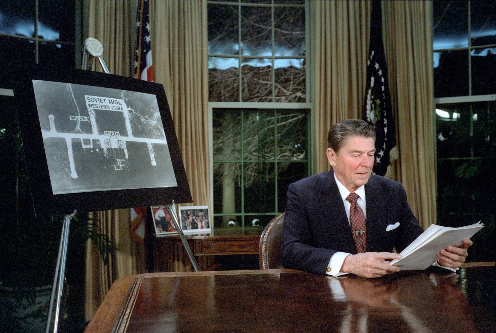 Президент Рональд Рейган обращается к нации поводу стратегической оборонной инициативы 23 марта 1983