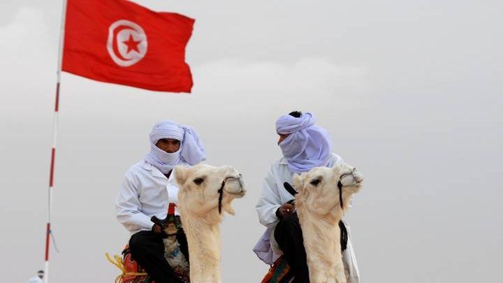 Тунис. Арабы на верблюдах