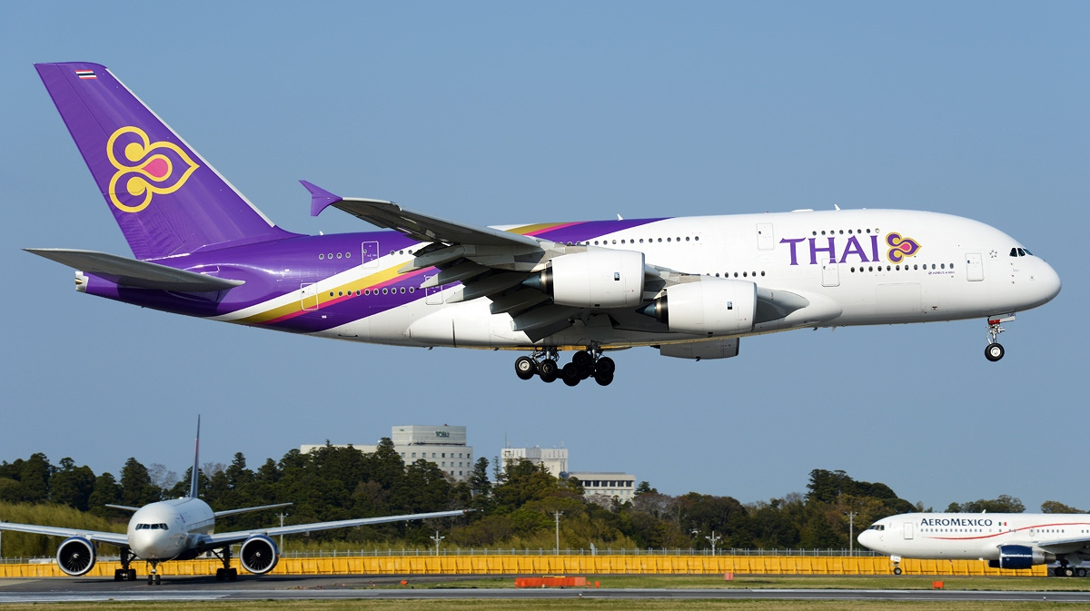 Самолет Thai Airways