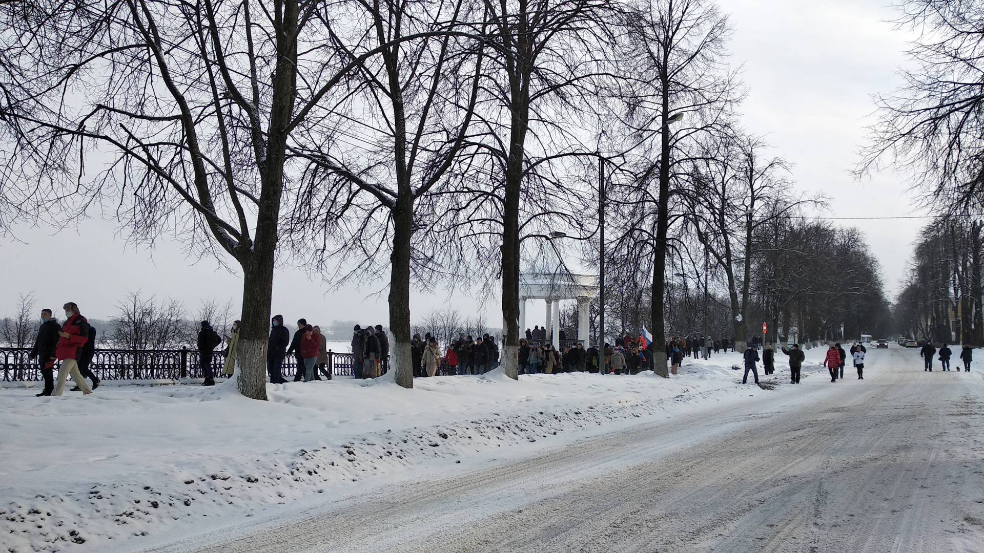 Ярославль. Митингующие уходят с Советской площади