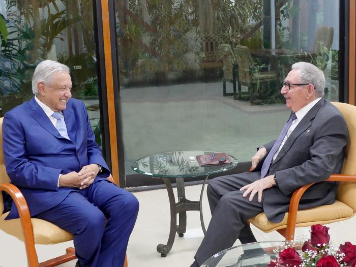Андрес Мануэль Лопес Обрадор и Рауль Кастро Рус. Куба. 8 мая 2022 года