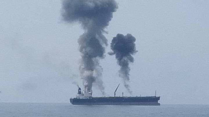 Пожар на корабле у берегов Сирии
