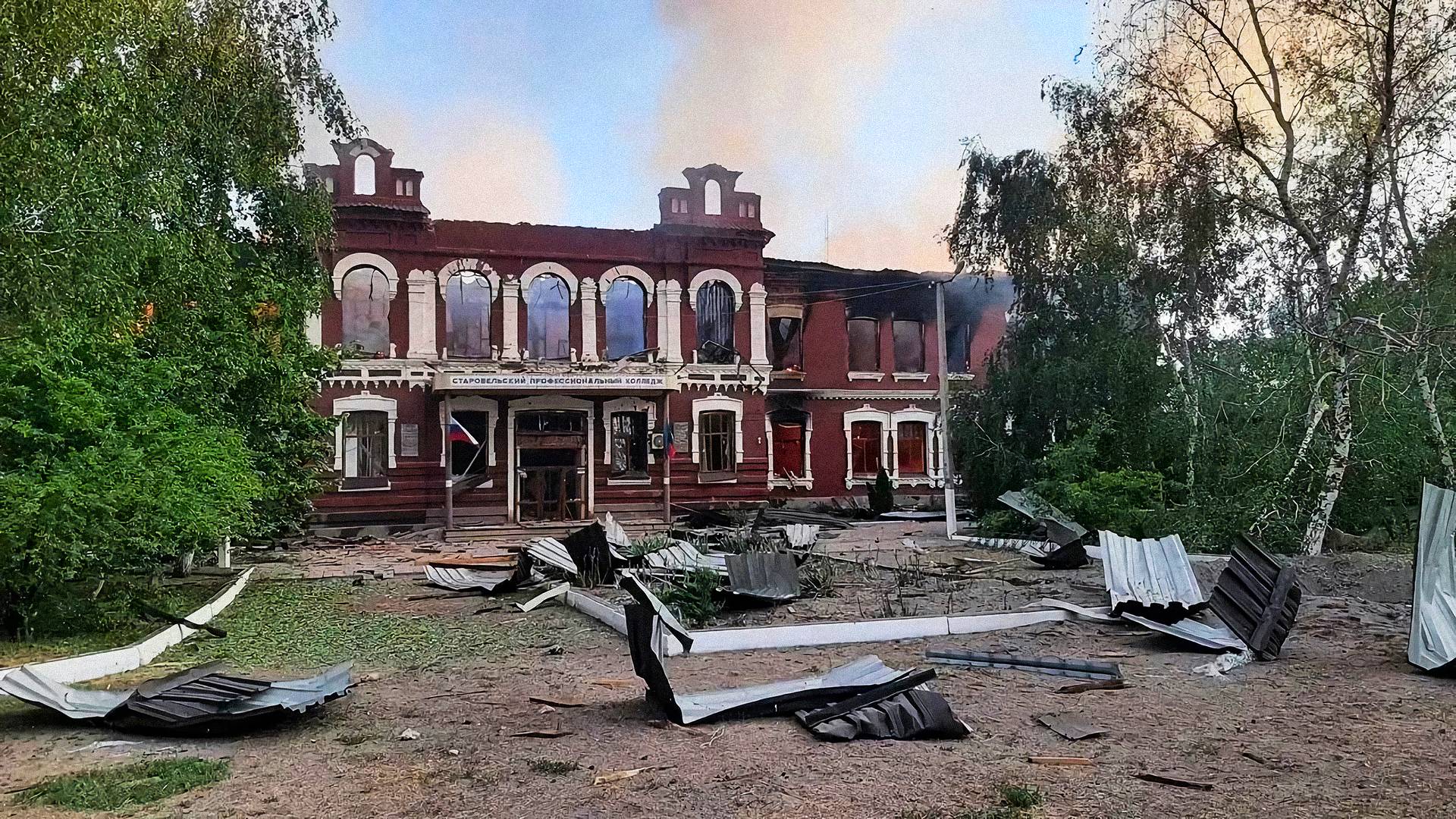 Разрушения Старобельского профессионального колледжа после атаки 22 мая 2026 года