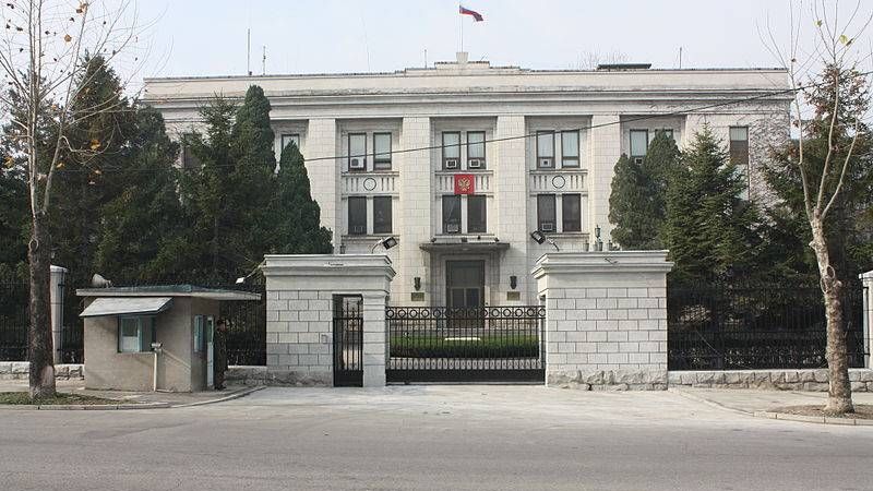 Фасад российского посольства в КНДР. Пхеньян.