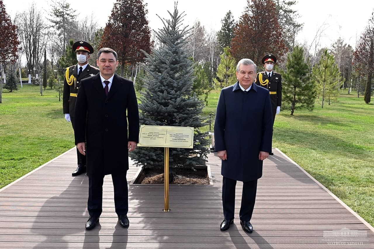 Президенты Узбекистана Шавкат Мирзиёев и Киргизии Садыр Жапаров