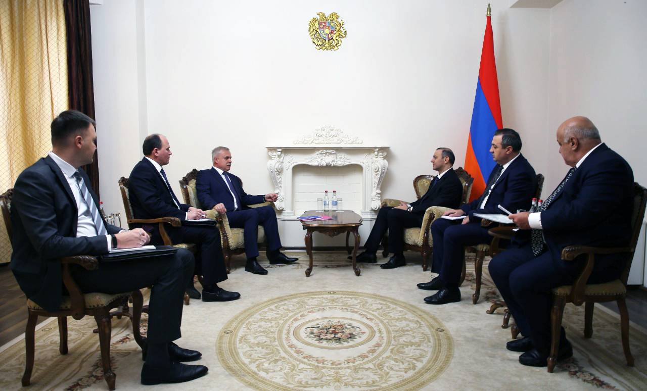 21 сентября Секретарь Совета безопасности Армен Григорян принял делегацию во главе с Генеральным Секретарем ОДКБ Станиславом Засем