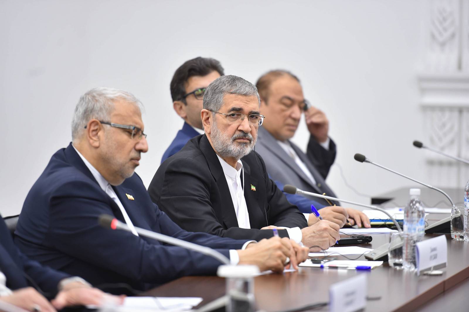 Министр нефти Ирана Джавад Овджи на переговорах в Киргизии