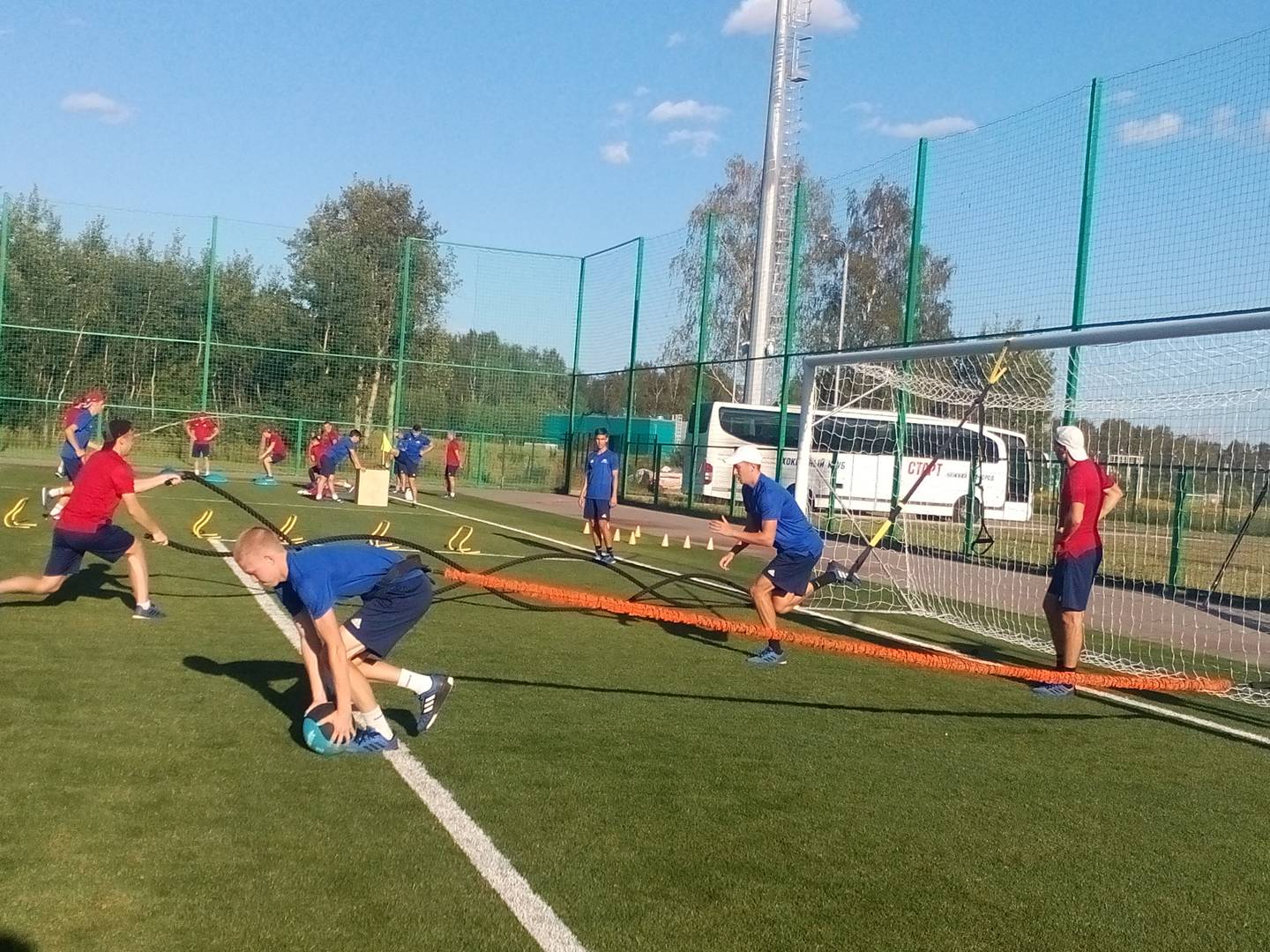Хоккеисты нижегородского Старта на тренировке на Бору