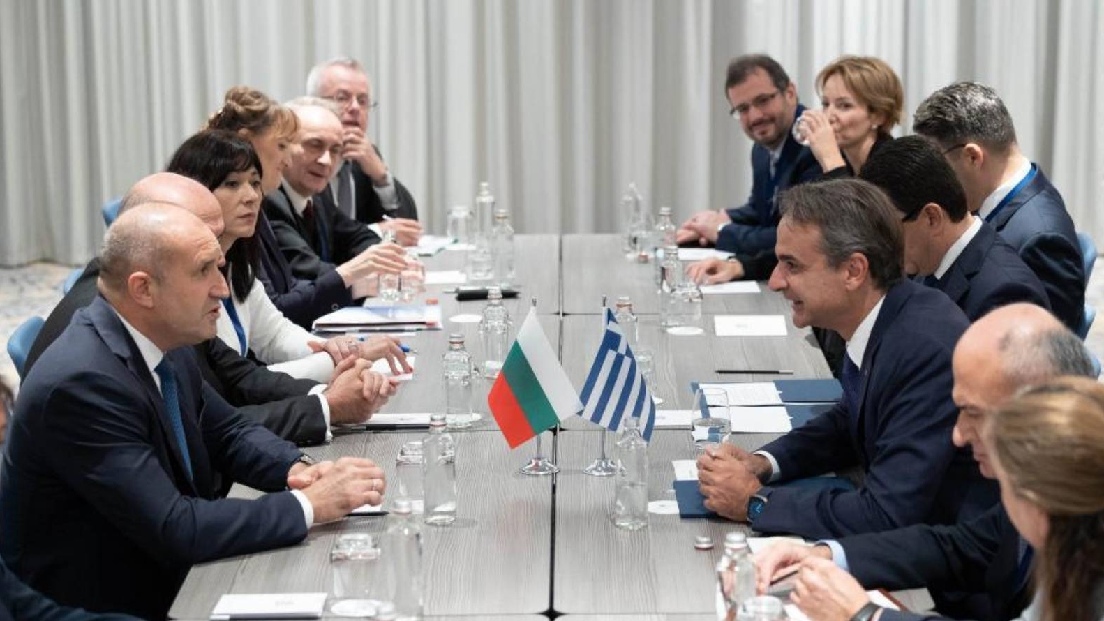 Президент Болгарии Румен Радев и премьер-министр Греции Кириакос Мицотакис, София