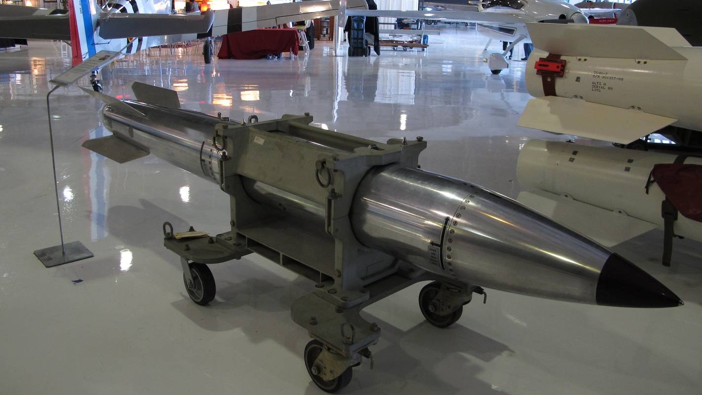 Американская ядерная бомба B-61