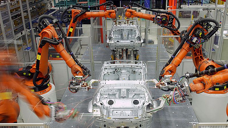 Промышленные роботы KUKA на автомобильном производстве