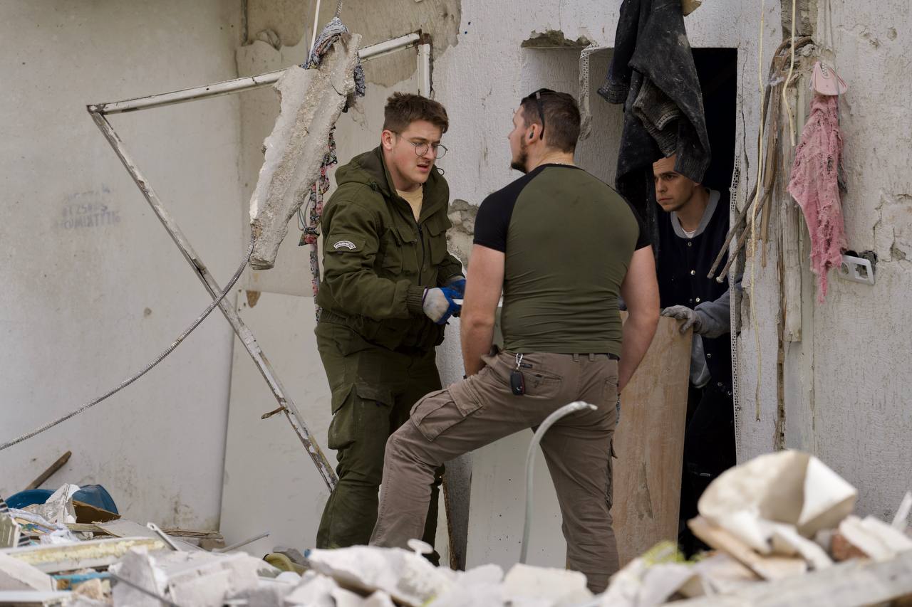 Устранение последствий после взрыва в Севастополе