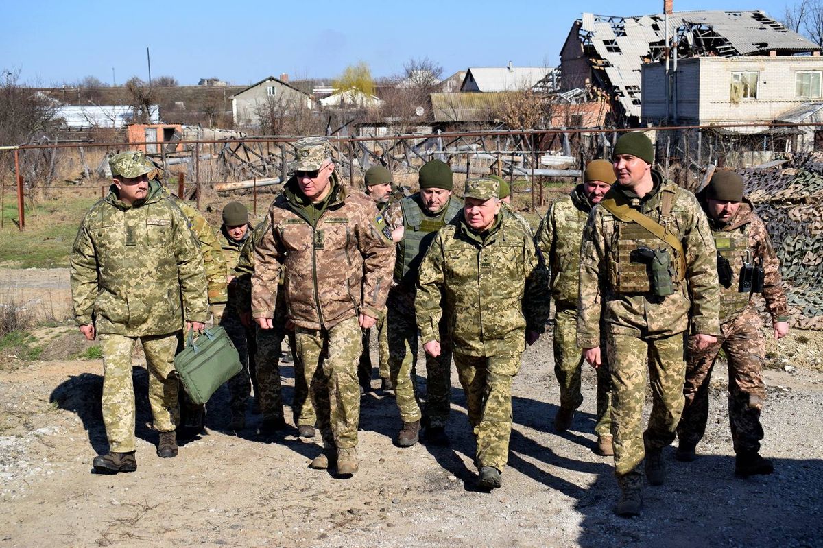 Министр обороны Украины в Донбассе
