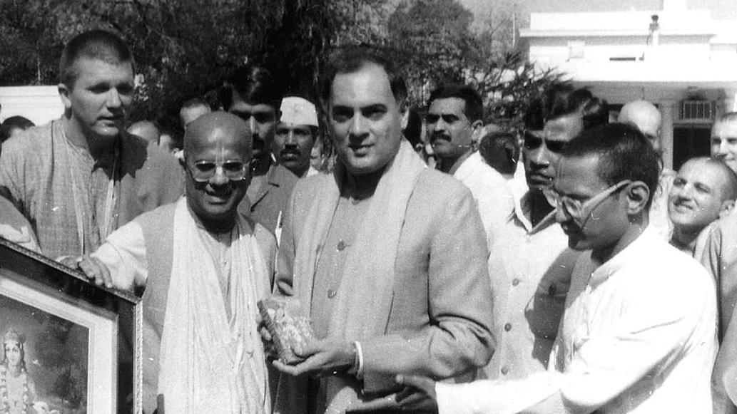 Премьер-министр Индии в 1984-1989 гг. Раджив Ганди (в центре), 1989 г.