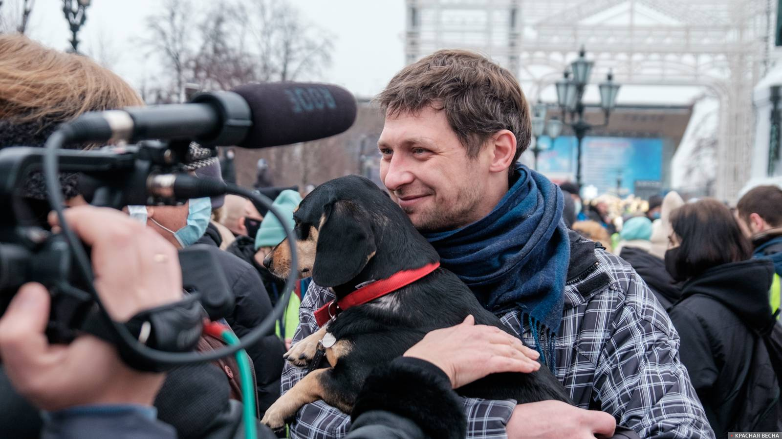 Двое на митинге