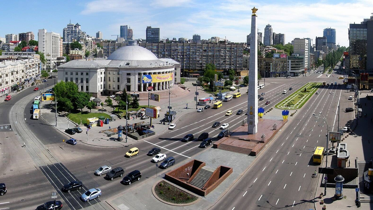 Обелиск на площади Победы (в наст. время пл. Галицкая) в Киеве. Украина