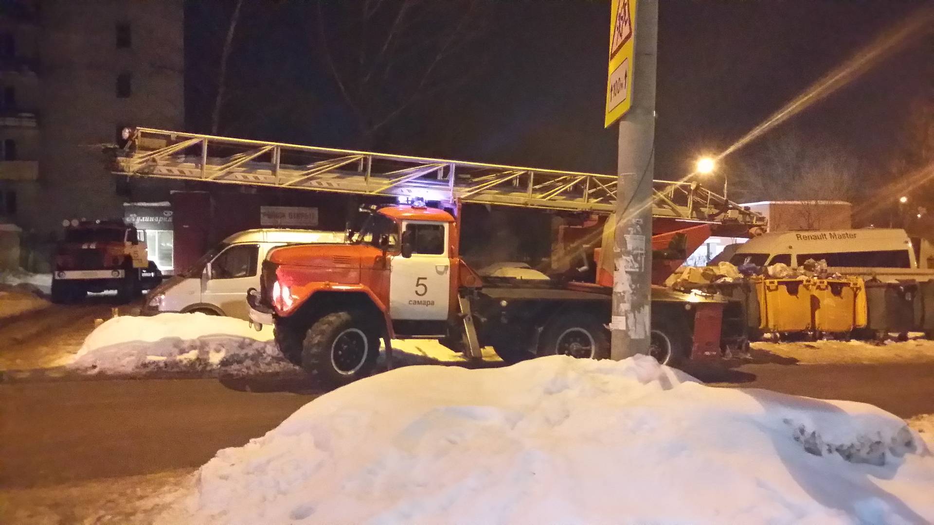 Украинские силовики во время боев в Рубежном в ЛНР забрали пожарные машины  | ИА Красная Весна