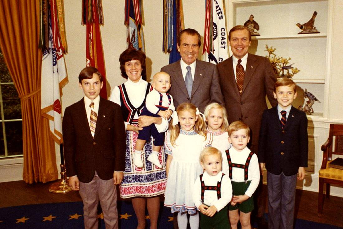 Д.Хантсман с семьей и президент США Р.Никсон в Белом доме. 1970 (фото: nixonfoundation.org)