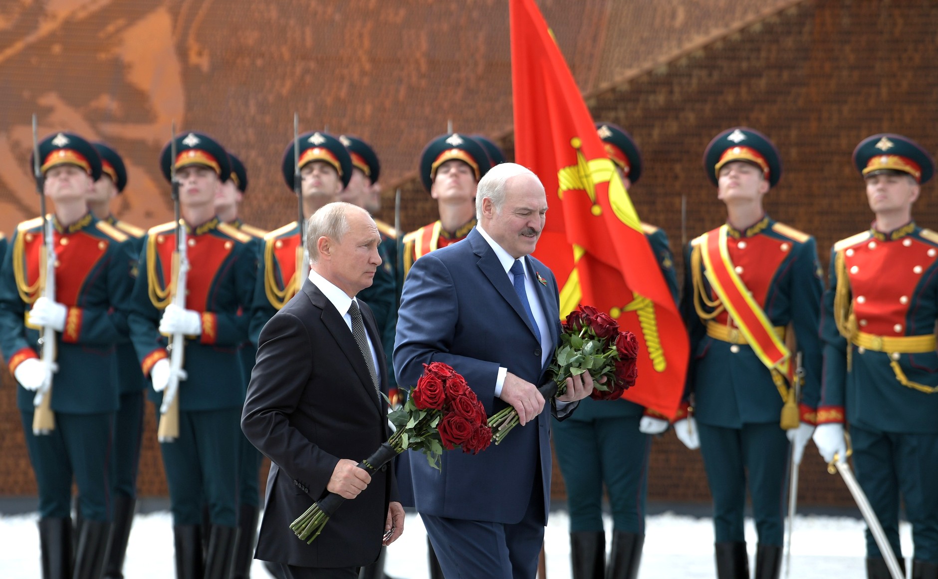 Церемонии открытия Ржевского мемориала Советскому солдату.