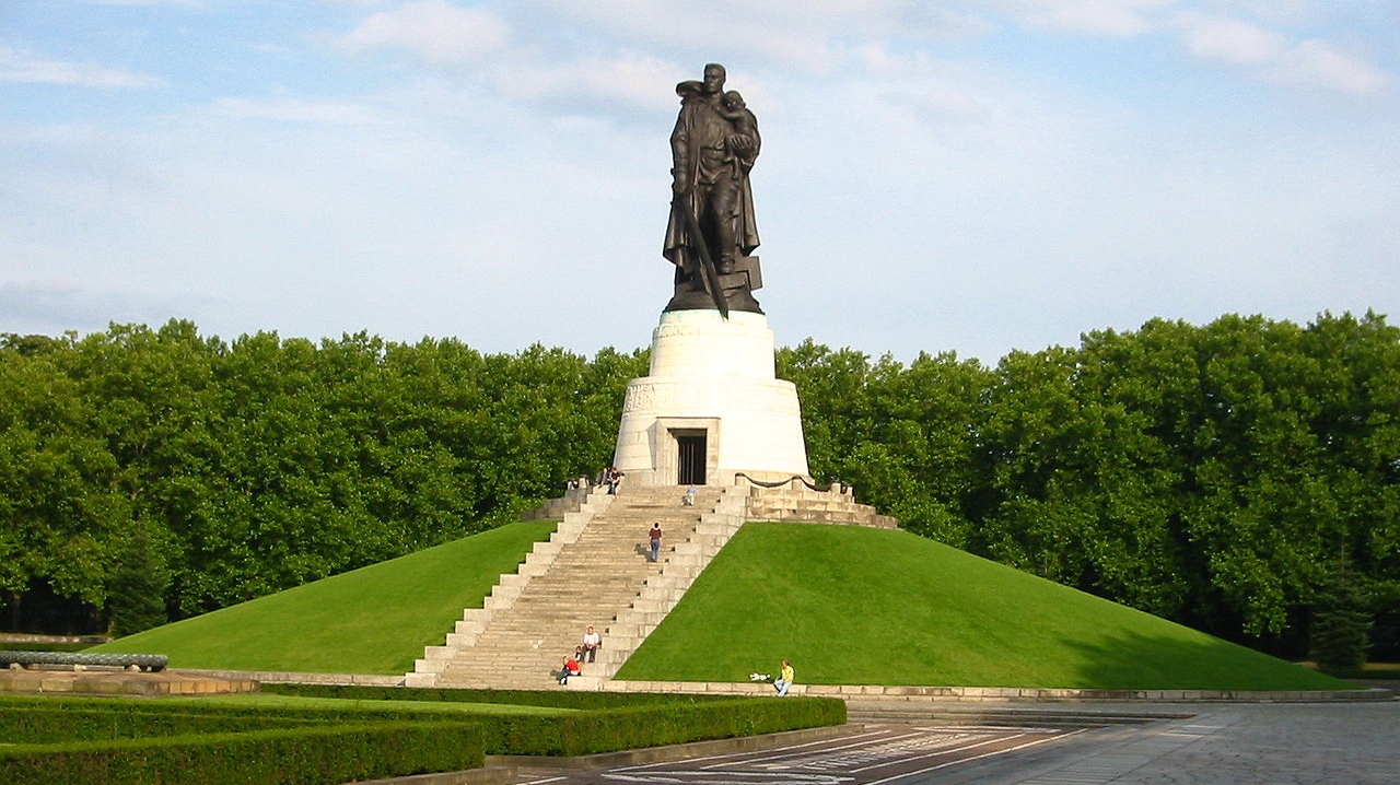 фото советский солдат в трептов парке