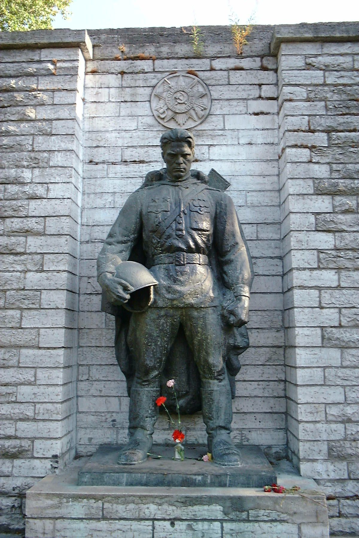 Бронзовый солдат, автор: LHOON [lhoon], лицензия: CC BY SA 2.0