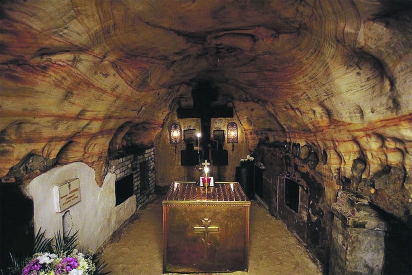 Пещера в Псково-Печерском Монастыре 