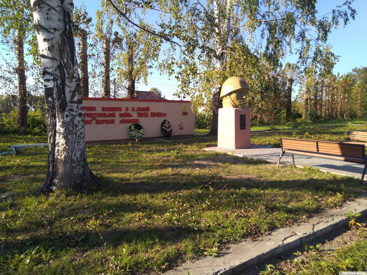 Памятник Николаю Ерёмушкину в сквере с. Сузоп