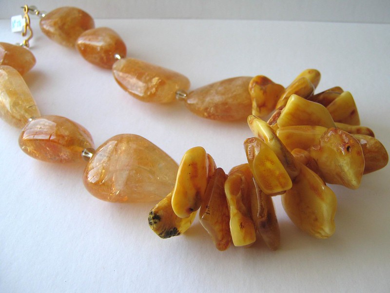 Янтарные украшения
