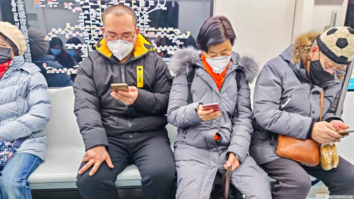 Люди в масках в Китае в период пандемии 