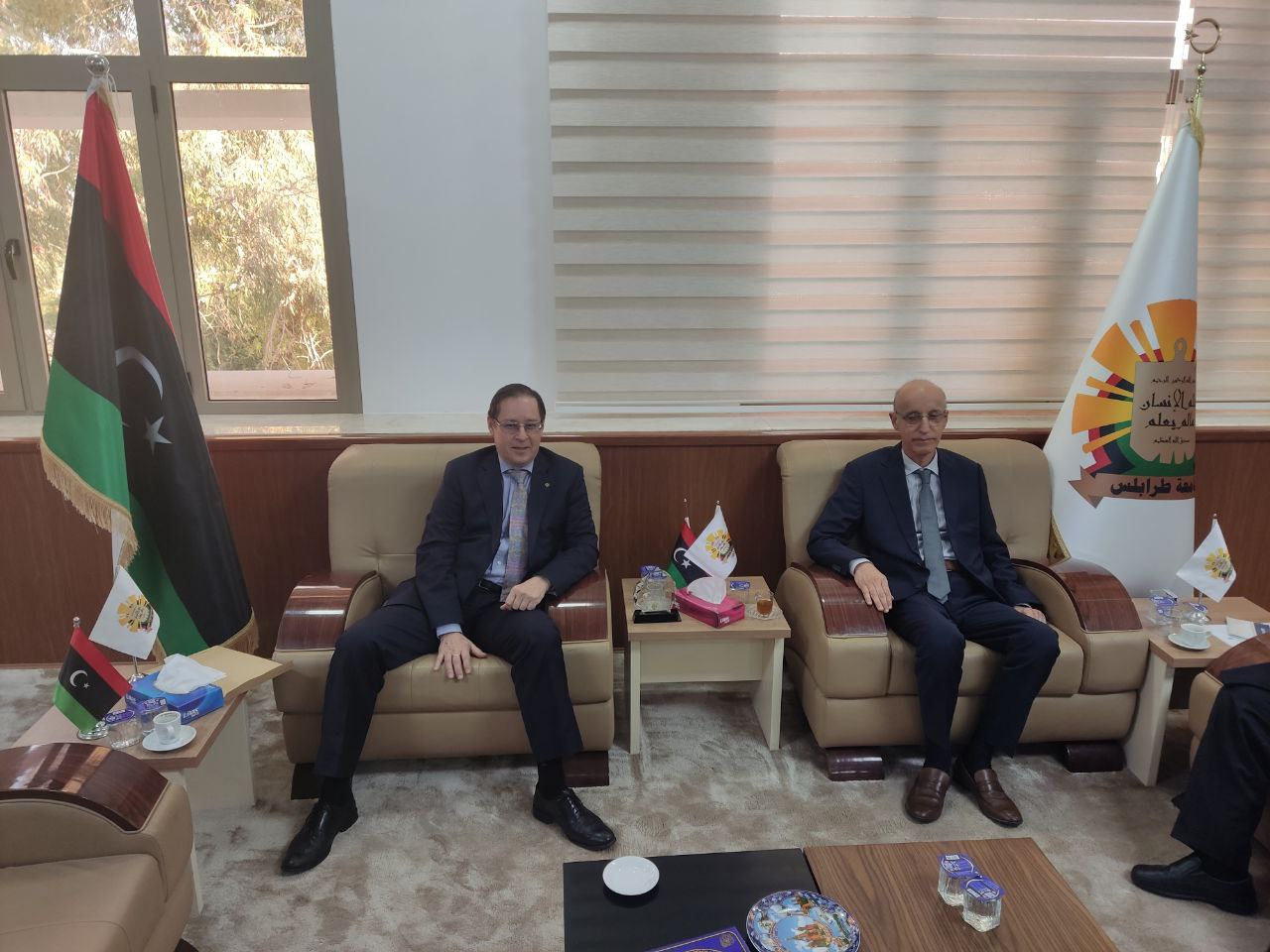 Посол России в Ливии Айдар Аганин и ректор университета Триполи Халед Оун