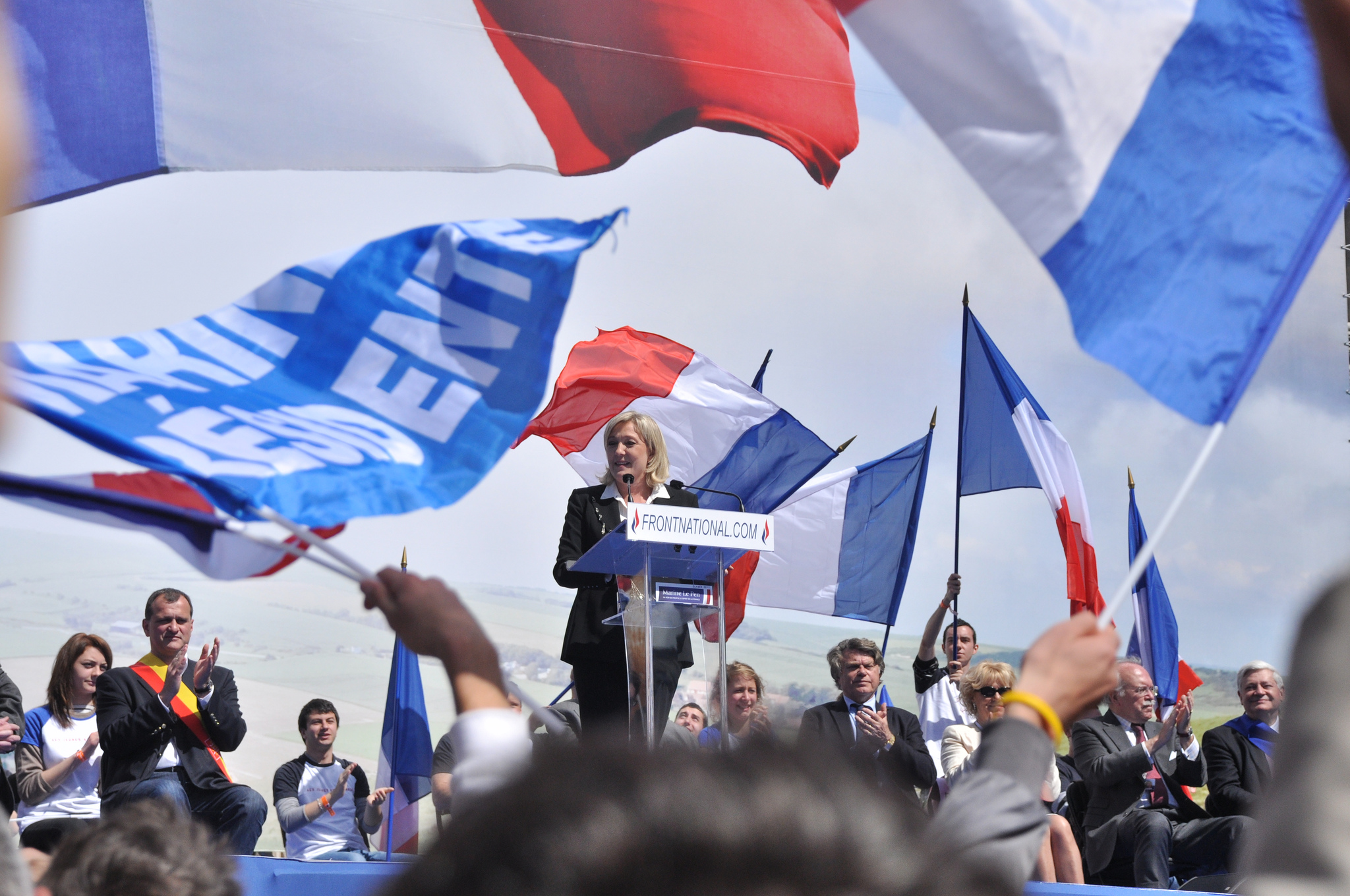 Марин Ле Пен с речью на митинге партии «Национальный фронт» [(сс) Blandine Le Cain]