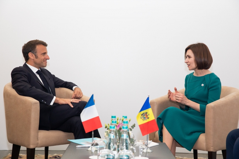Президент Франции Эммануэль Макрон и президент Молдавии Майя Санду