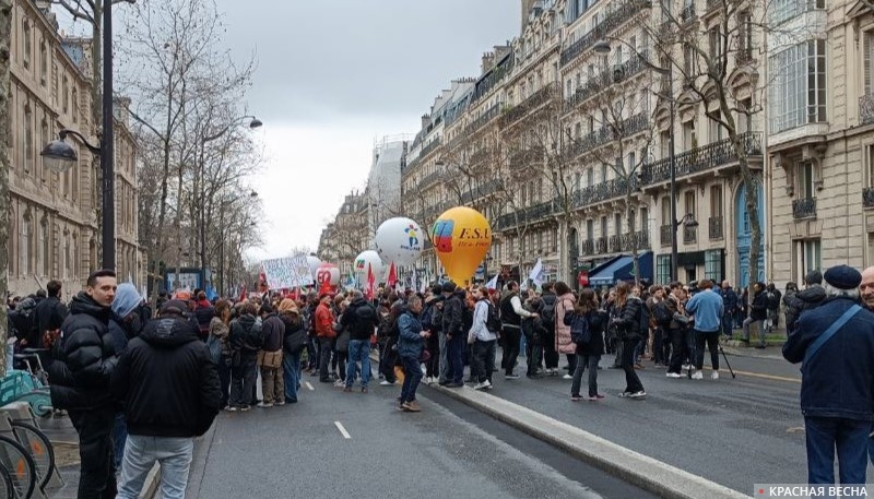 Манифестация учителей в Париже, 1 февраля 2024 года.