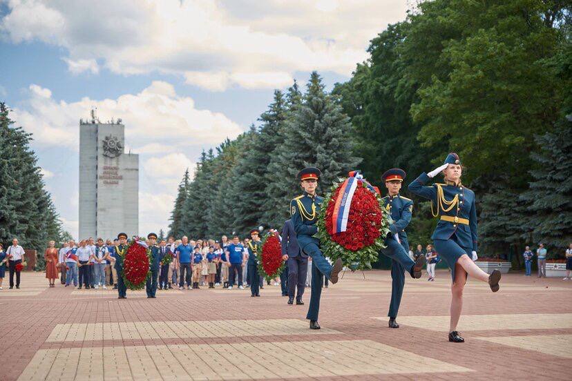 Возложение цветов, Курск