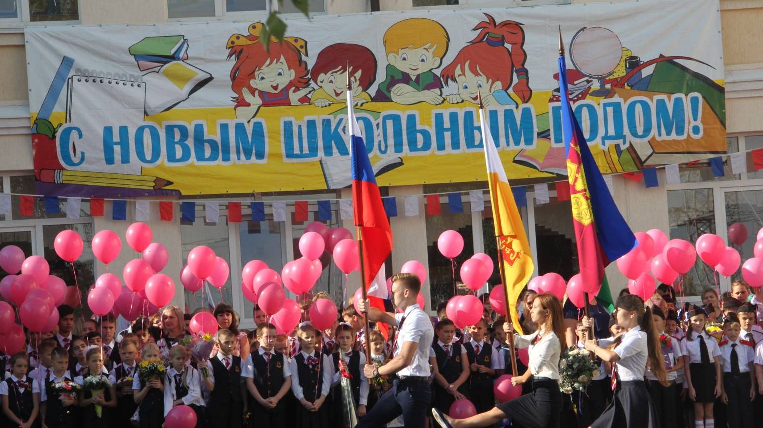 В лицее Крымской весны прошла торжественная линейка, посвященная Дню знаний