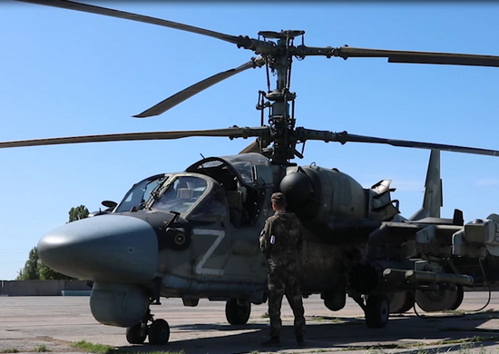 Работа экипажей ударных вертолетов Ка-52 ВКС России по уничтожению опорных пунктов и бронированной техники ВСУ