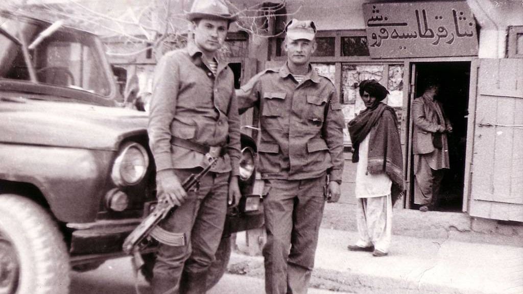 Военнослужащие 56-й отдельной десантно-штурмовой бригады, 40-й армии, отдельного контингента советских войск в Афганистане. Город Гардез, 1987 год.