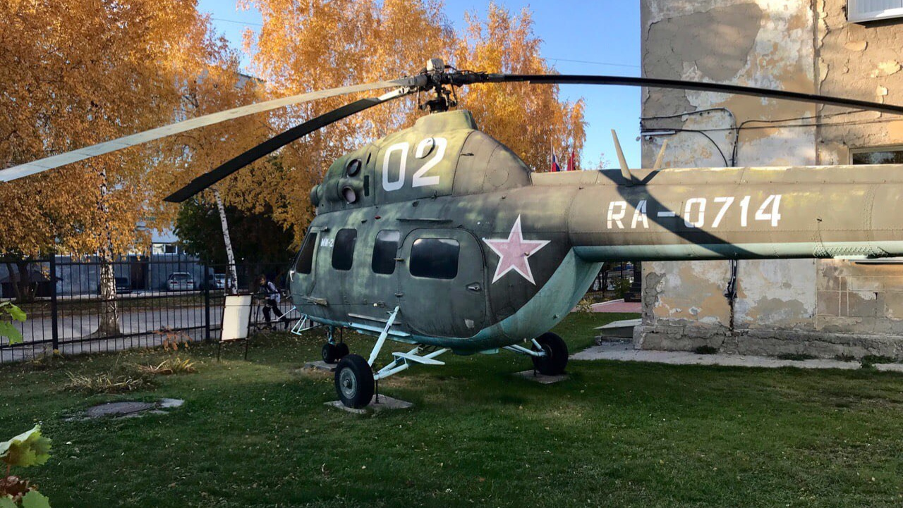 Памятник вертолёту Ми-2. Установлен в г. Новосибирск