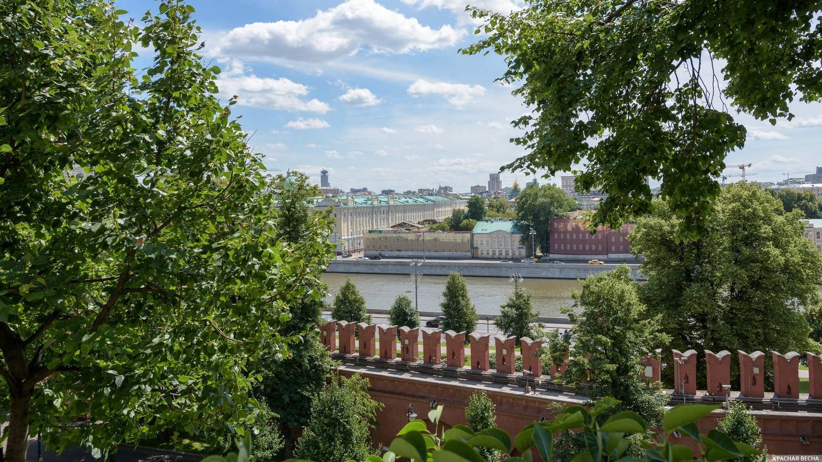 Вид на Софийскую набережную, Кремль, Москва.