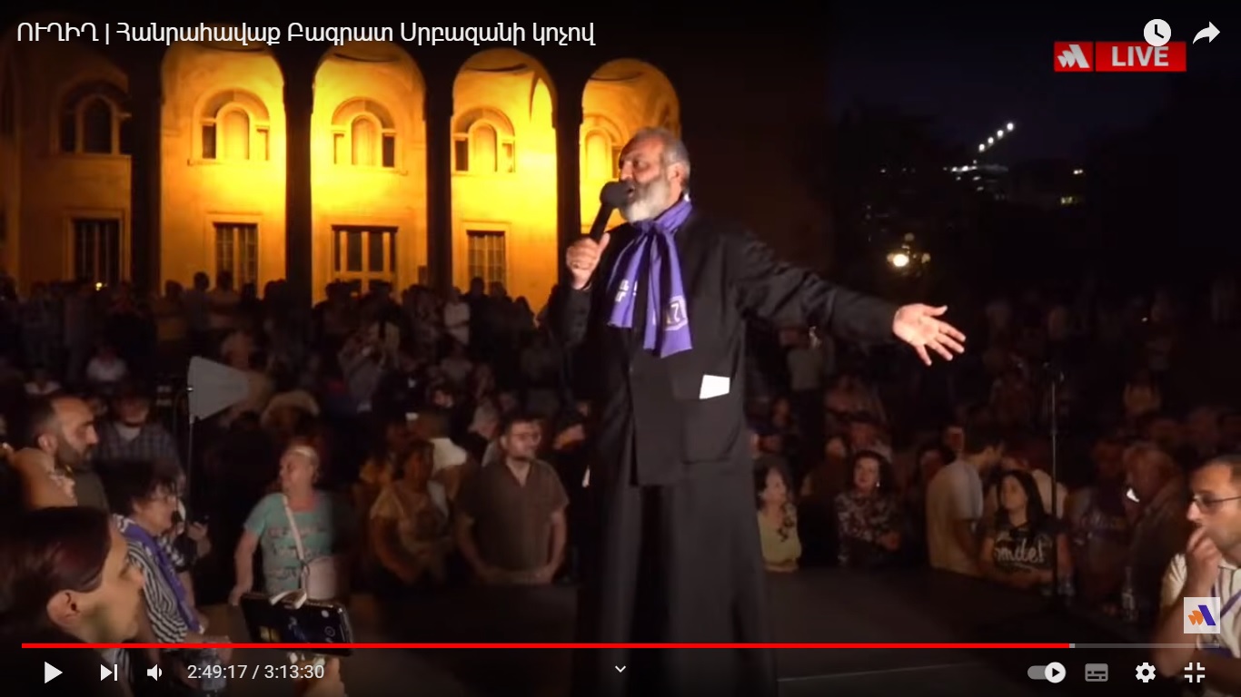 Архиепископ Баграт Србазан Галстанян на митинге в Ереване 17.06.2024 — вечер