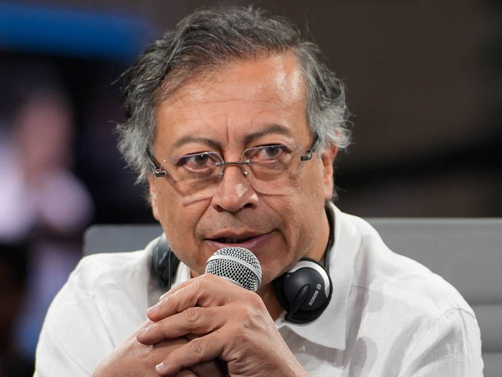 Густаво Петро