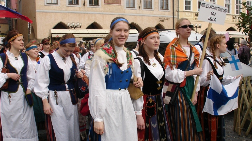 Финские женщины в национальных костюмах