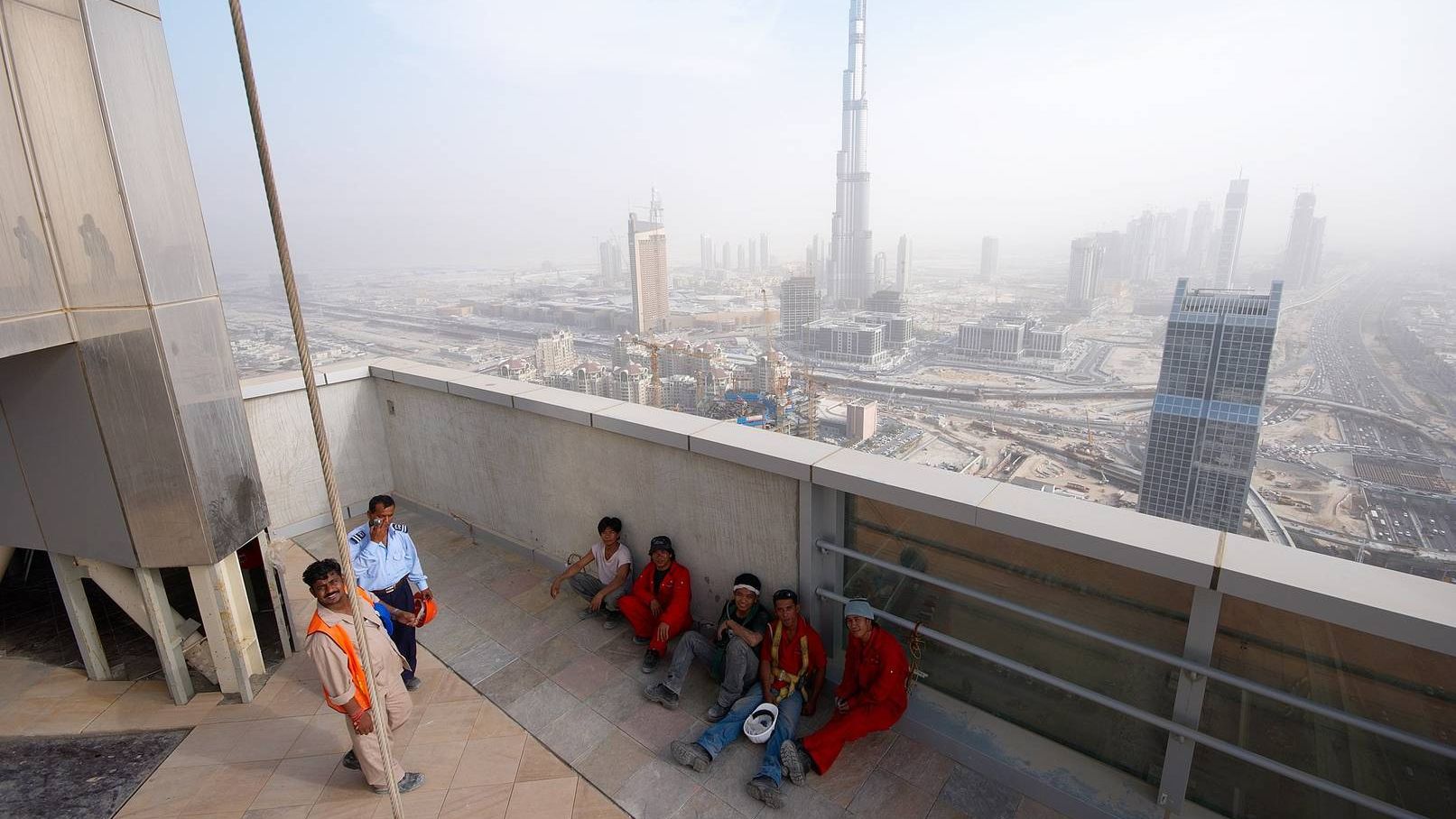 Рабочие на строительстве небоскрёба в Дубае. ОАЭ