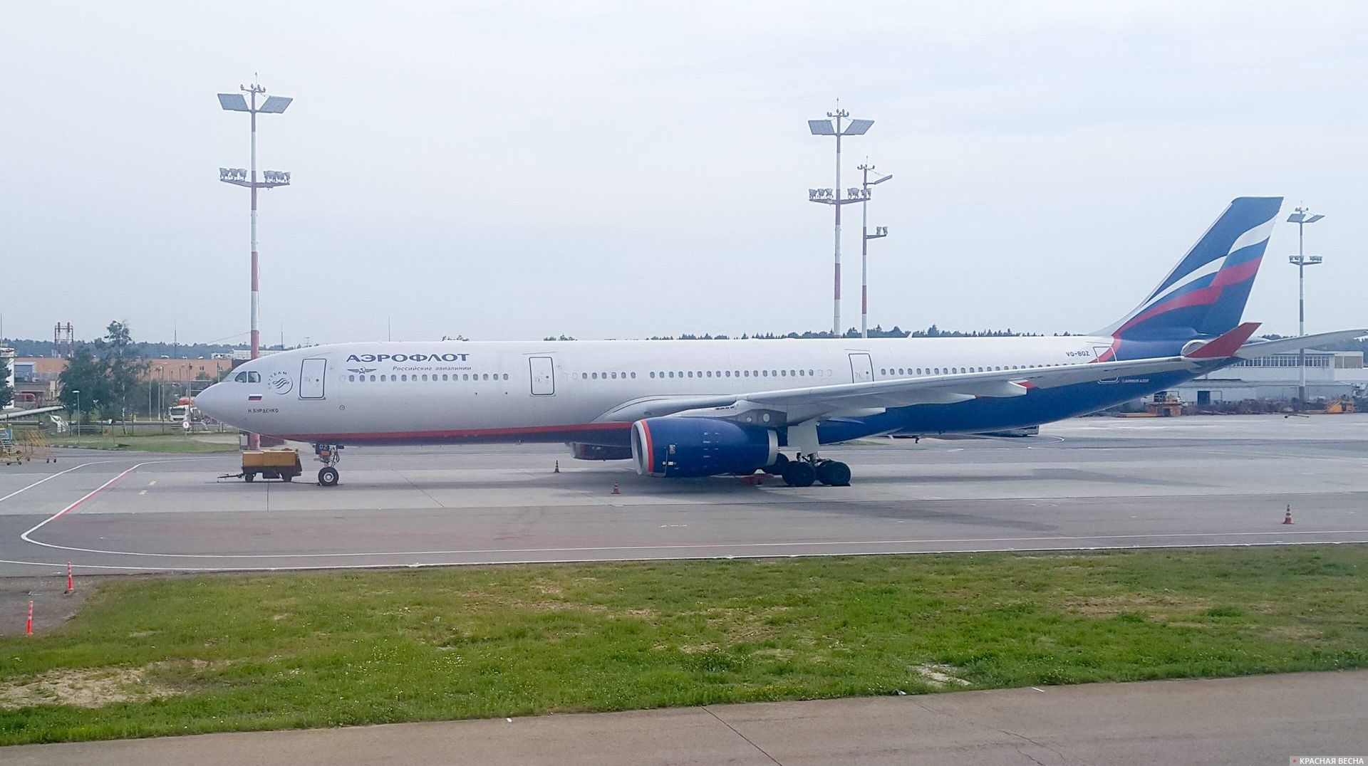 Самолет Airbus A330 авиакомпании Аэрофлот в аэропорту Шереметьево.